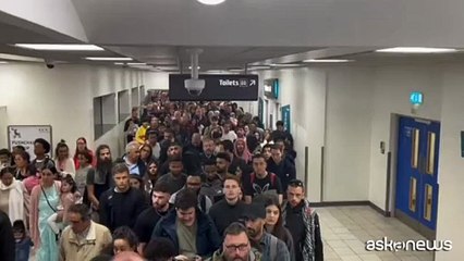 Viaggio a Londra: code interminabili per il controllo dei passaporti