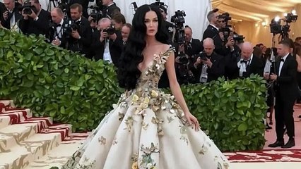 Katy Perry va al Met Gala con l'intelligenza artificiale. E anche la madre cade nel tranello