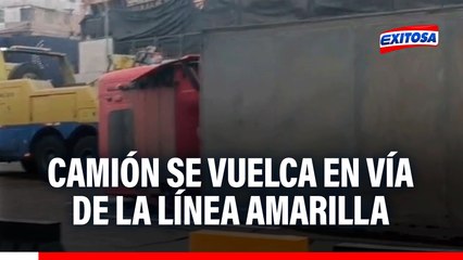 Camión termina volcado en vía de la Línea Amarilla y provoca fuerte congestión vehicular