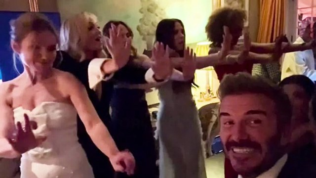 Victoria Beckham riunisce le Spice Girls per i suoi 50 anni. E David riprende tutto