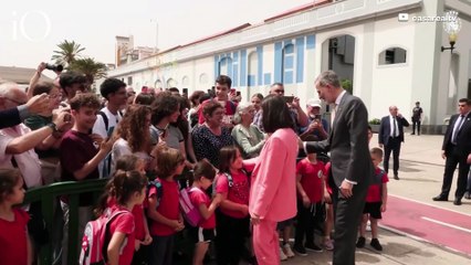 Letizia di Spagna, regina di corallo: il look di primavera definitivo