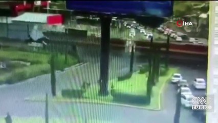 Meksika’da geçitte feci kaza: Tren otobüse çarptı, 10 ölü 61 yaralı
