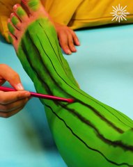 Stepping into a world of 3D illusions, one leg at a time! 🦵🎨