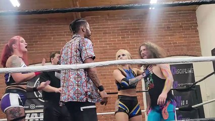 Hippy Dicky Moon w Evie De LA Rosa