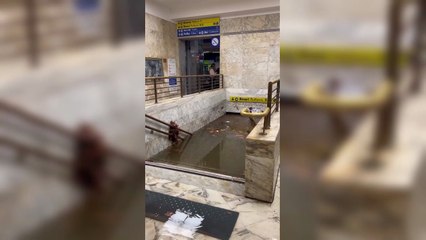 Maltempo in Toscana, la stazione di Massa finisce ancora sott'acqua