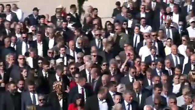 Anıtkabir'i ziyaret eden Özgür Özel'in Anıtkabir Özel Defteri'ne yazdıkları dikkat çekti