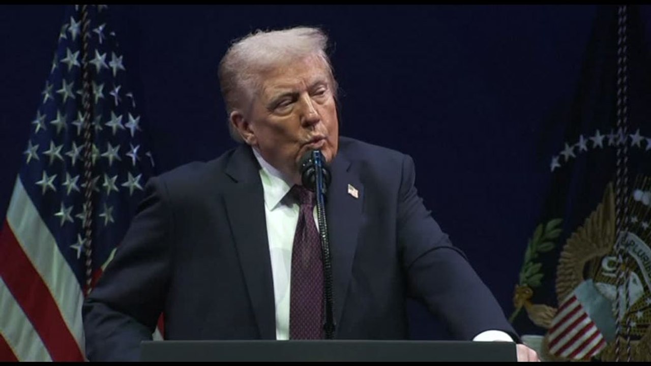 Trump: nuove linee guida sul diritto alla preghiera nelle scuole