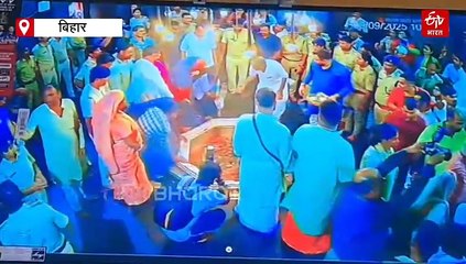लालू यादव ने विष्णुपद मंदिर में पूजा-अर्चना की, बिहार को अपराधमुक्त बनाने की कामना की