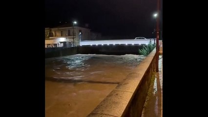 Carrara, violentissimo temporale: il fiume Carrione rischia di esondare