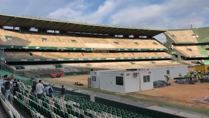 Demolición de la grada de preferencia del estadio Benito Villamarín (Sevilla)