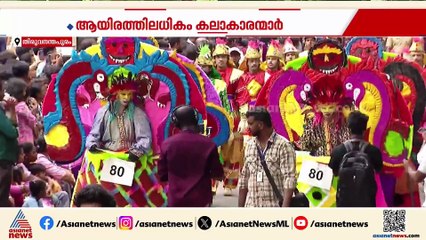 മയിലാട്ടവും കനകാട്ടാവും കാവടിയാട്ടവും ഒപ്പം കോഴിയാട്ടവും; ആവേശ കൊടുമുടിയിൽ പത്മനാഭന്റെ മണ്ണ്