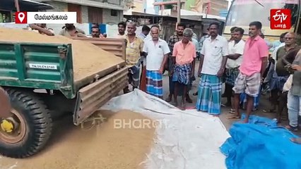 சாலையில் நெல்லை கொட்டி போராட்டத்தில் குதித்த விவசாயிகள்... தேனியில் பரபரப்பு!