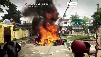 Le Premier ministre népalais démissionne alors que des manifestants incendient des maisons de politiciens