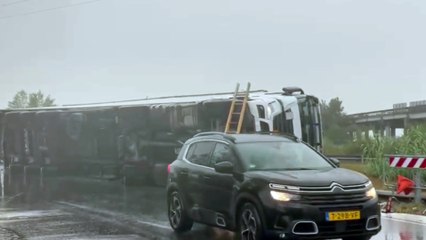 Empoli, incidente all'uscita della FiPiLi: camion ribaltato
