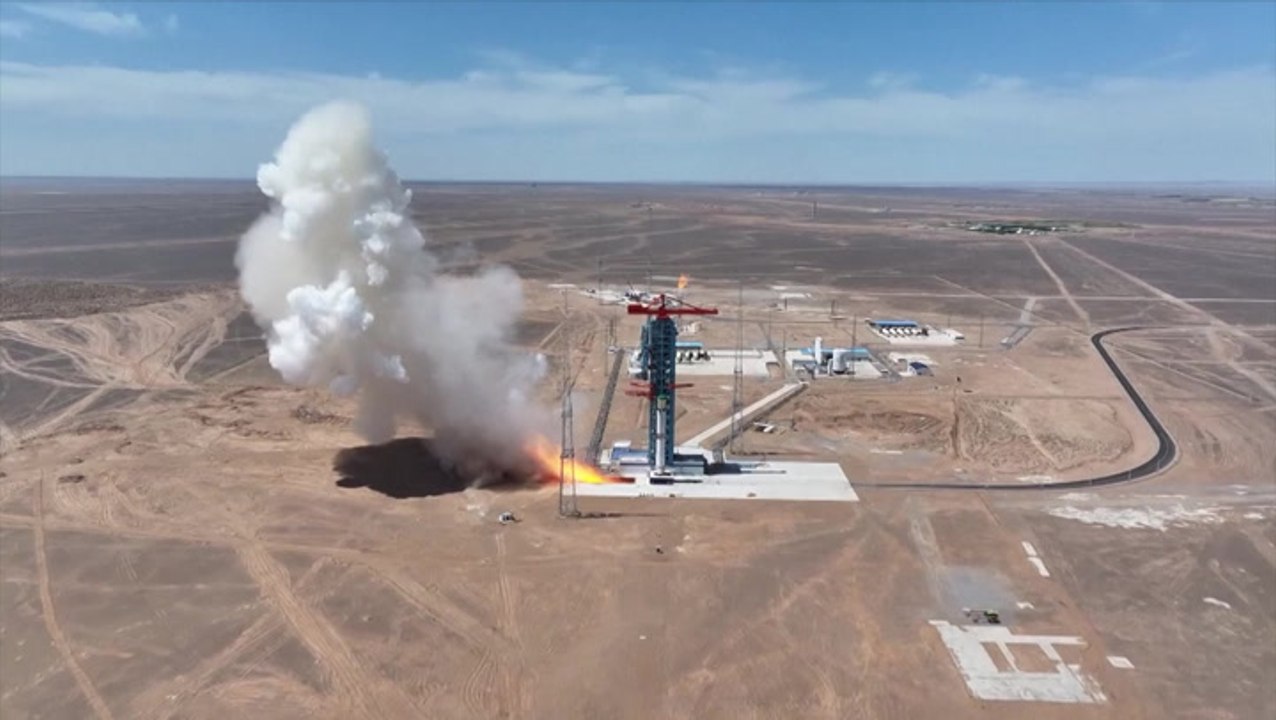 China Fires Up Reusable Zhuque-3 Rocket Ahead Of Maiden Flight - video ...