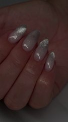 ✨💅🏼 Soft elegance meets sparkle! Loving this subtle ombré with a touch of glitter — perfect for that classy yet glam vibe. 🌙✨