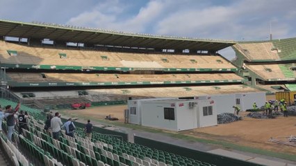 El Betis inicia la demolición de la grada de preferencia del Benito Villamarín