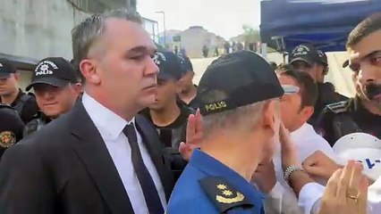 ‘Kapattık’ dedikleri binaya girmeye çalıştılar: Tanal önce provoke etti sonra çekim yaptı!