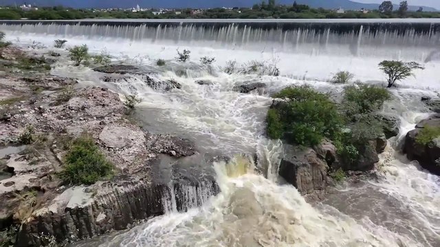 RESIDENTES en ALERTA de evacuación por la BAJADA de niveles en una REPRESA en MÉXICO
