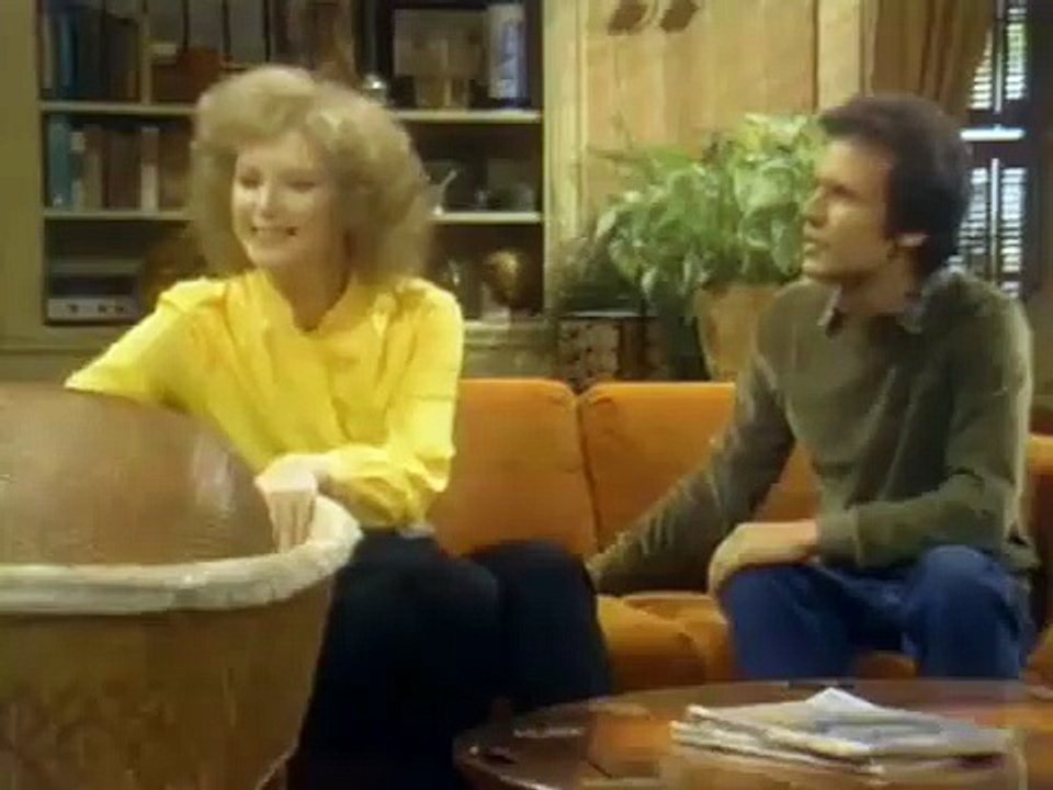 Watch Online Soap 1977 - 64