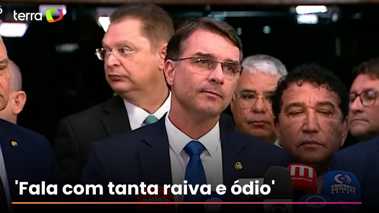 Flávio Bolsonaro diz que Moraes proferiu voto por 'vingança' e acusa ministro de manipulação