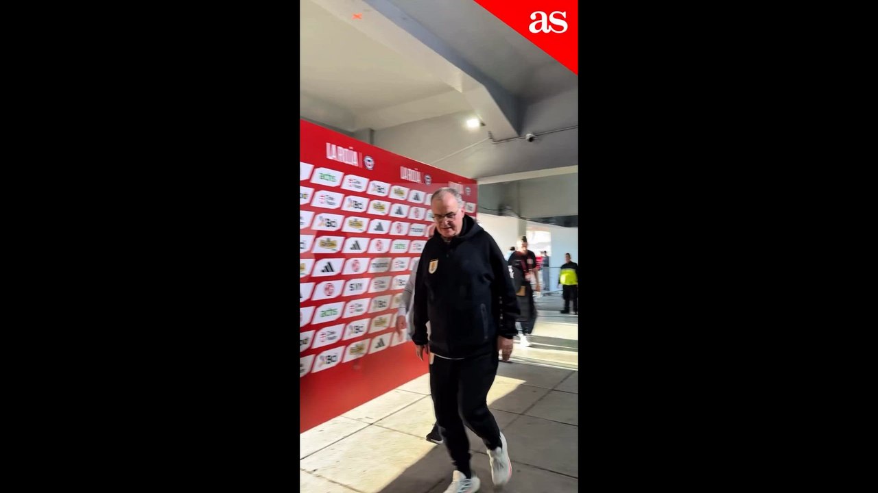 Marcelo Bielsa regresa al Estadio Nacional y esto es lo primero que hace: ¡emociona a Chile!