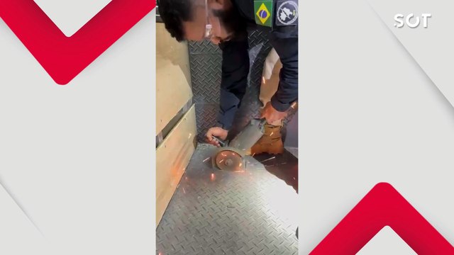 PRF flagra carga milionária de iPhones escondida em caminhão no Paraná