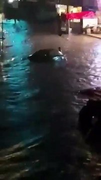 Heavy Rainfall Floods Northern Karachi Roads | Pakistan Weather Update 🌧️