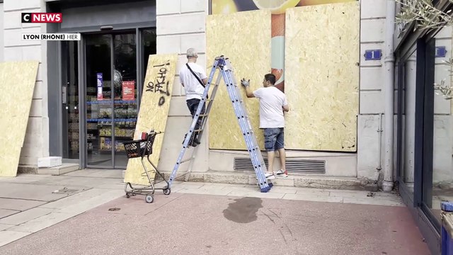 Mouvement du 10 septembre : à Lyon, les commerçants se barricadent