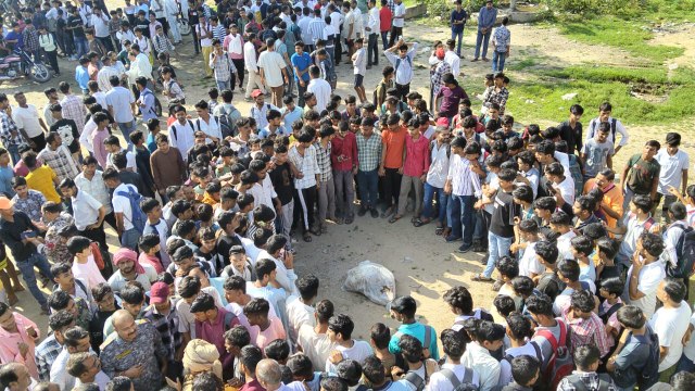 बानमोर में बछड़े को बोरी में पैक कर मंदिर परिसर में फेंका, आक्रोश में बाजार बंद