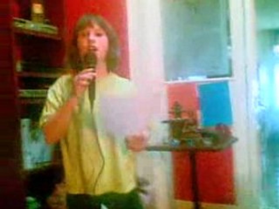 Manon, su meng fait le karaoké