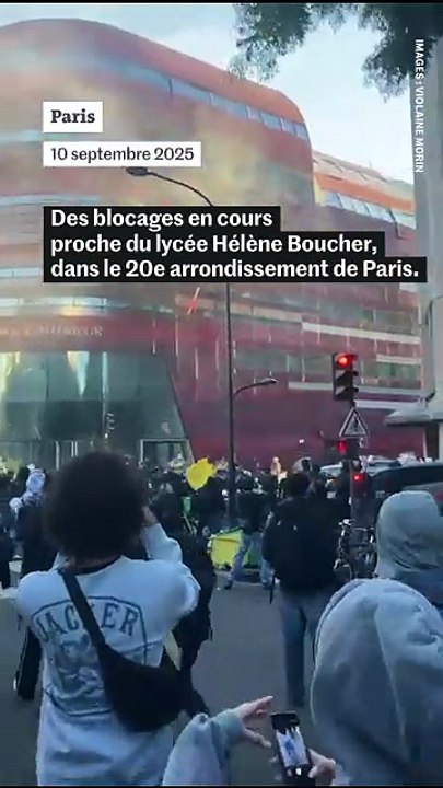 Blocages en cours proche du lycée Hélène Boucher,  dans le 20e arrondissement de Paris