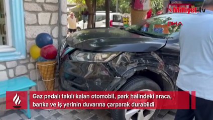 Gaz pedalı takılı kalan otomobilin kaza yaptığı anlar kamerada