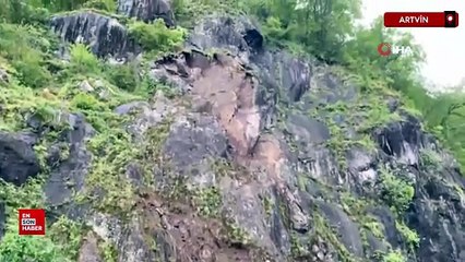 Artvin’de heyelan sonrası kapanan Karadeniz Sahil Yolu yeniden açıldı