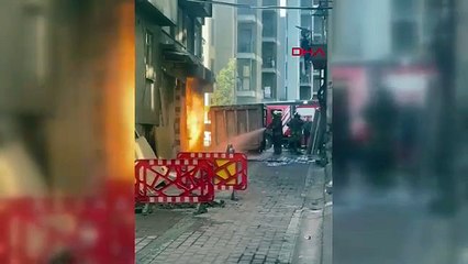 İstanbul- Zeytinburnu'nda binada doğal gaz kaçağı nedeniyle yangın çıktı -1