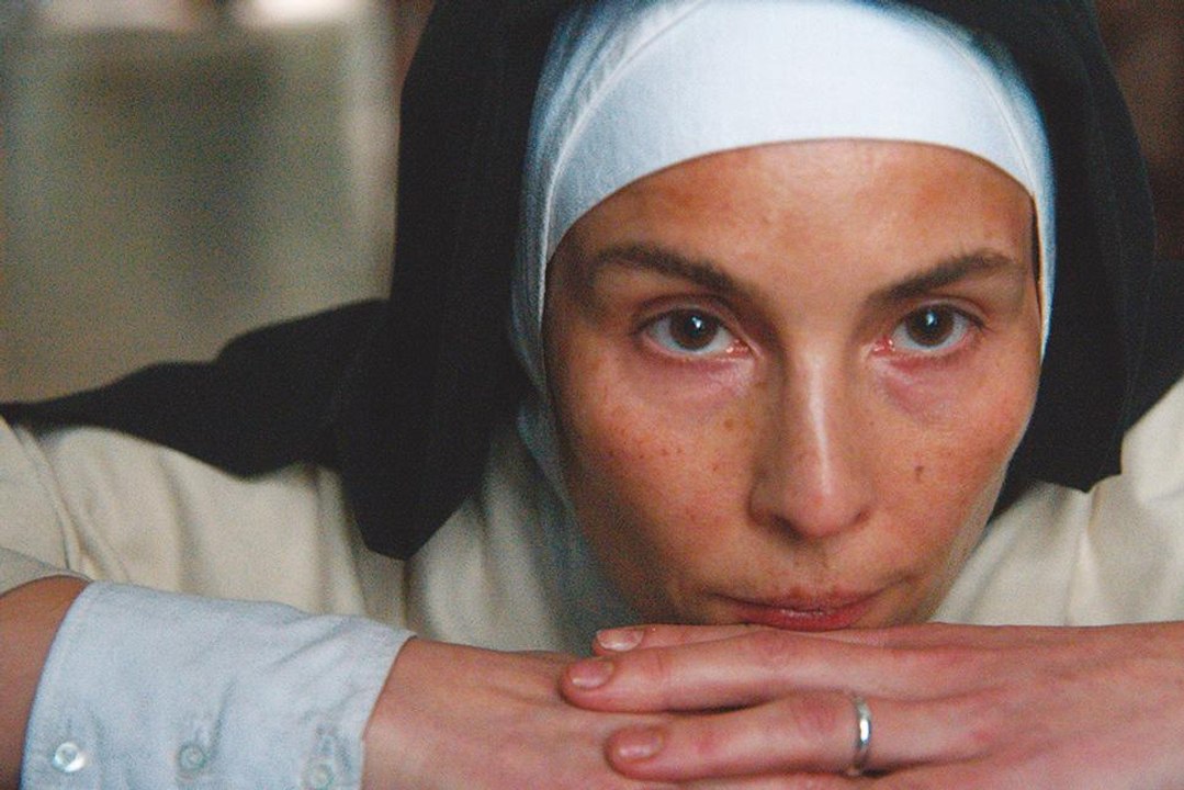 Dentro Mother (Teresa ? La madre degli ultimi)