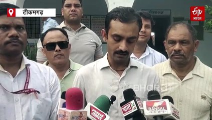टीकमगढ़ में मास्टर साहब साथी शिक्षक से ले रहे थे रिश्वत, प्लान बना लोकायुक्त ने रंगे हाथ दबोचा