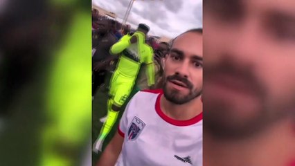 Andre Onana Milli Takım'a gittiğine pişman oldu! Selfie isteyen taraftarı ittirdi, su şişesi atıldı