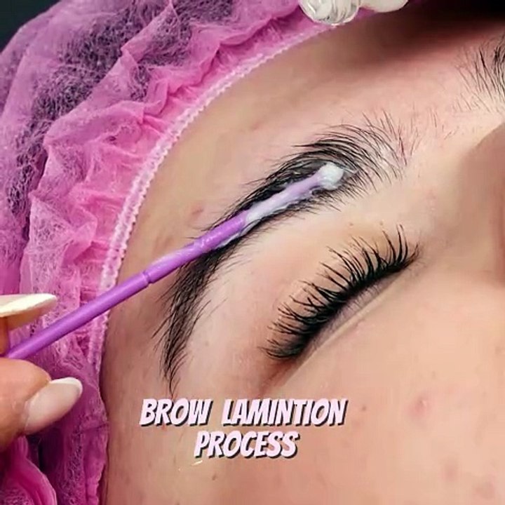 Pampering this beauty with a brow lamination process😍