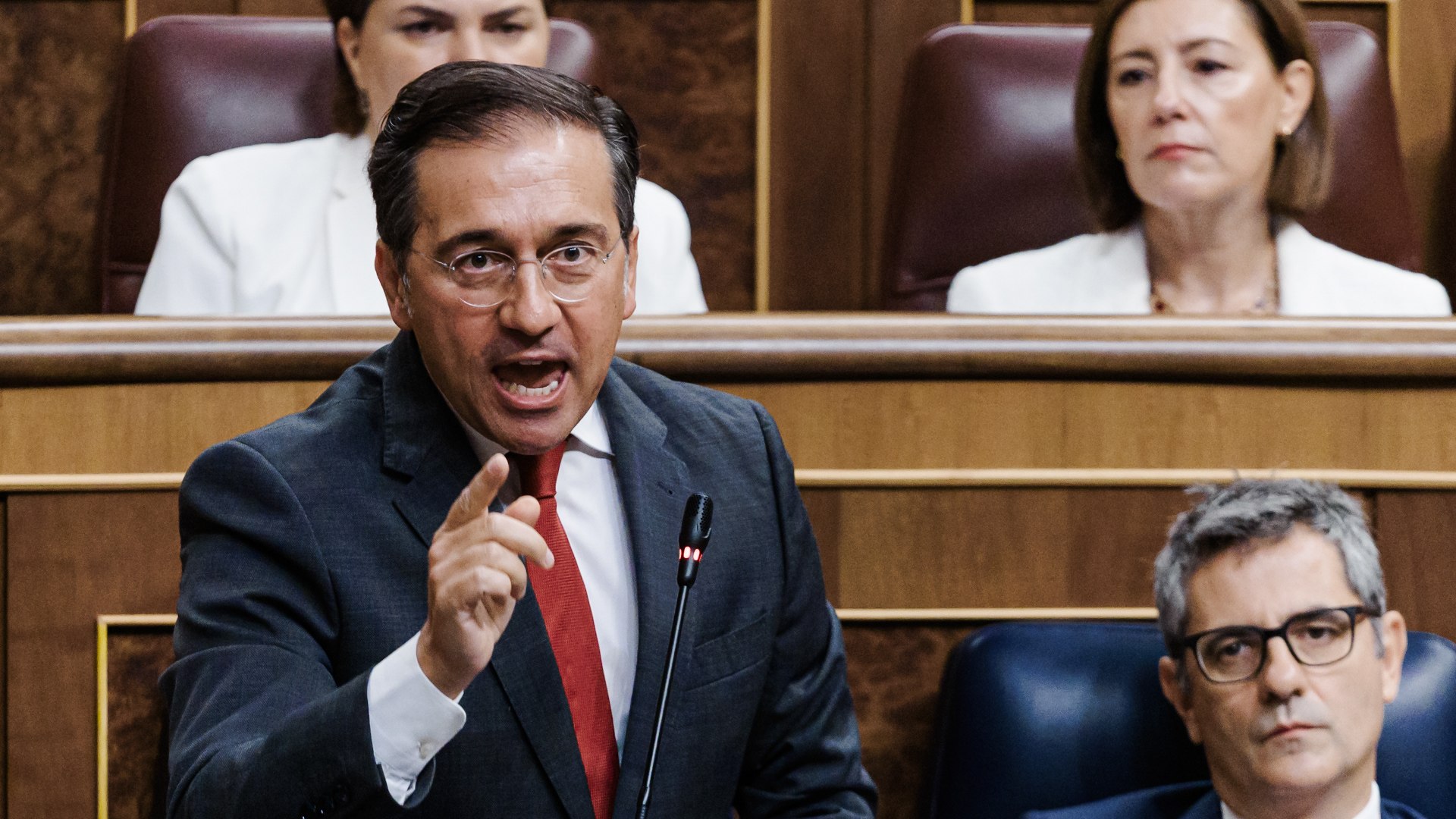 El ministro de Asuntos Exteriores, Uni�n Europea y Cooperaci�n, Jos� Manuel Albares, ha subrayado la necesidad de mantener una "firmeza necesaria" frente al reciente ataque con drones rusos en territorio polaco. Desde los pasillos del Congreso, Albares ha pedido prudencia y ha insistido en que la respuesta de Europa y de los socios de la OTAN debe ser conjunta y coordinada. "Actuar siempre unidos es lo m�s eficaz, y eso es lo que estamos haciendo", ha asegurado, destacando el compromiso de Espa�a con la estabilidad europea y la defensa com�n.