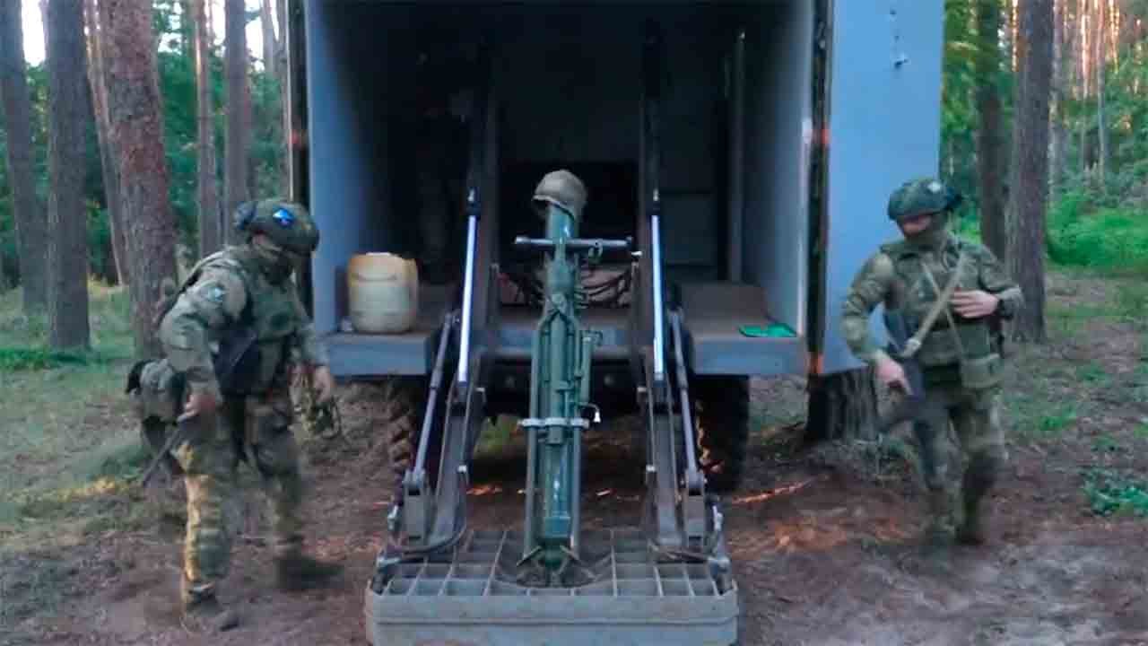 ロシア、GAZ-66「シシガ」トラックに120mm自走迫撃砲を搭載