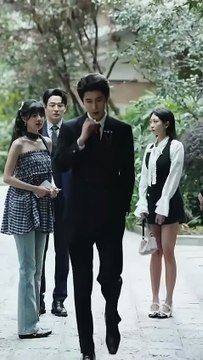 (6) Ending: To save her grandmother, Zhu Miaomiao was tricked into going to the gambling table and nearly raped. To protect herself, she set a trap and connected herself to the Crown Prince of Macau, Duan Siyu. She took the initiative to invite him to hav