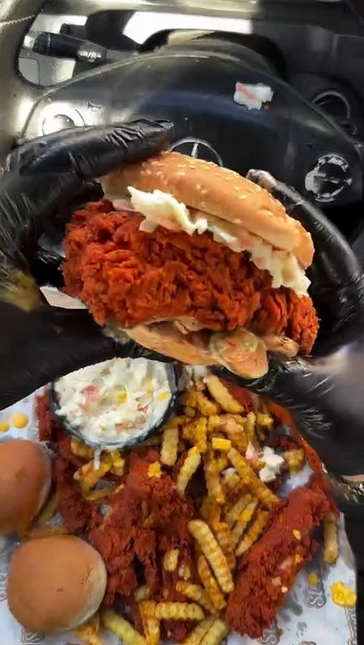 Follow for more ASMR videos🌮🍟 Credits: @akelny_ #mukbang #asmr #fastfood #asmreating