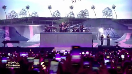 Rosé chante "APT." au Gala des Pièces Jaunes 2025