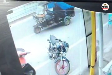 ऑटो बिना ड्राइवर और सवारी के चलता हुआ दिखाई दिया