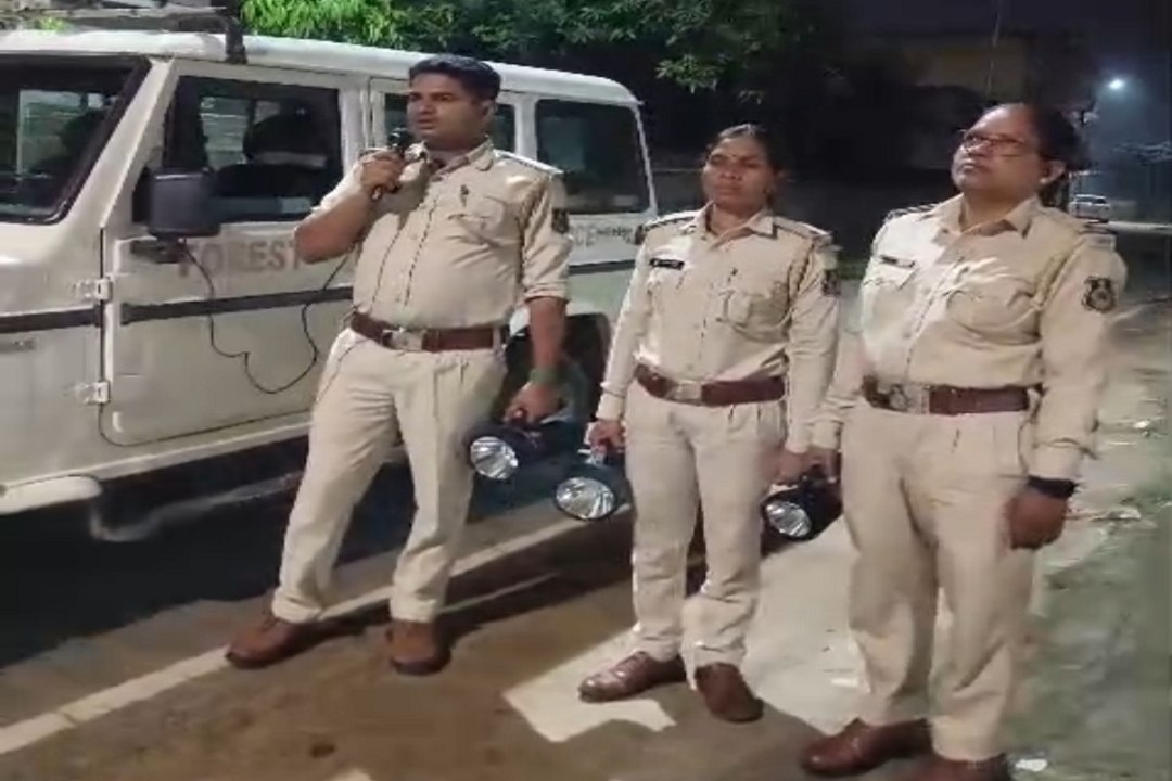 शहर में भालुओं का खौफ: शाम 6 से सुबह 6 बजे तक घ...