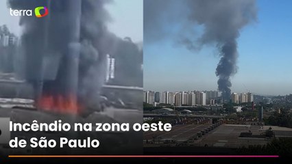 Incêndio atinge galpão na Lapa, na zona oeste de São Paulo