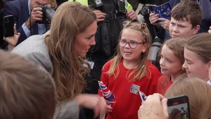 Kate breaks royal schedule to share sweet moment with school children