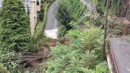 Como, via Imbonati completamente bloccata dalla frana provocata dal nubifragio