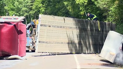 Perte de contrôle d'un poids-lourd sur la route 299